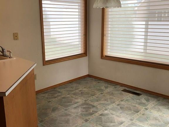 5th image of 5352 Newton Ct N