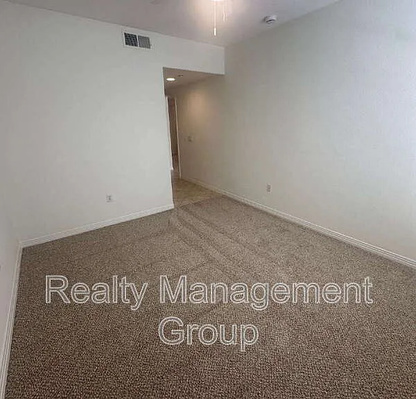 301 W G St #307 — Photo 8