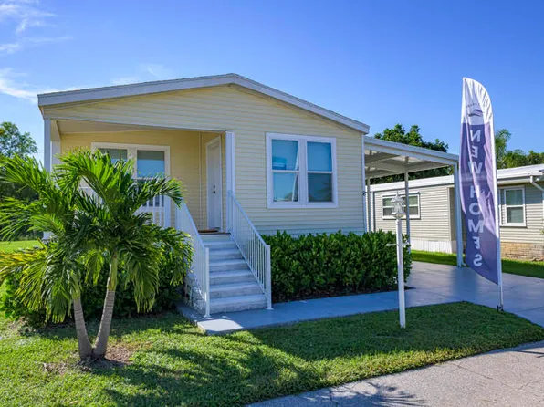 8 Queen Palm Dr, Naples, FL 34114