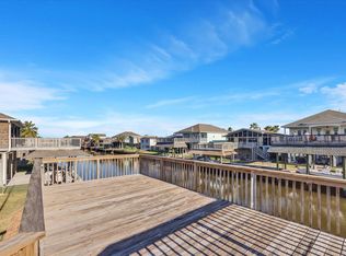 41 Dolphin St, Bayou Vista, TX 77563