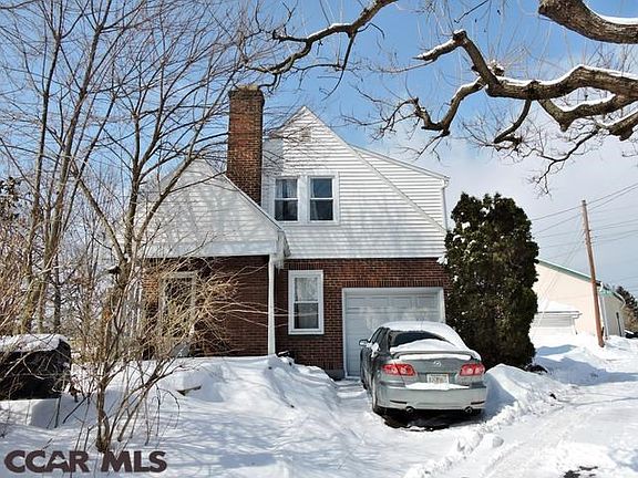 Side driveway / garage