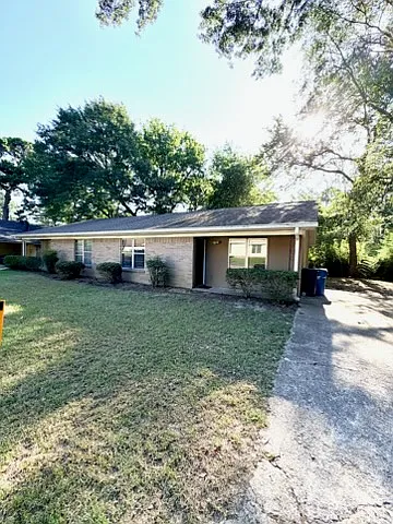 2 bed, 1.5 bath, 1062 sqft, $1,295 — Photo 3