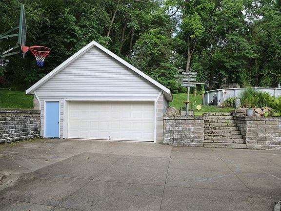 3rd image of 487 Valley Crest Dr