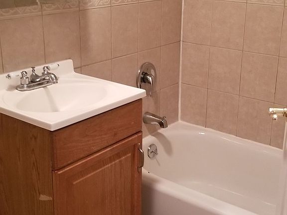 5th image of 945 Lorimer St Floor 2