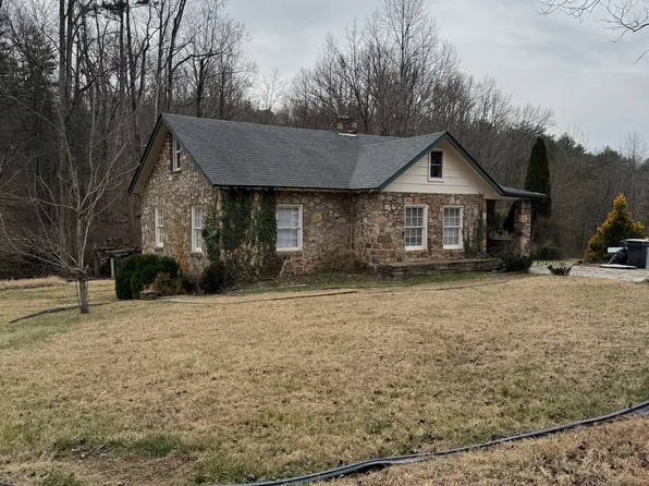 1922 Wildwood Rd, Salem, VA 24153