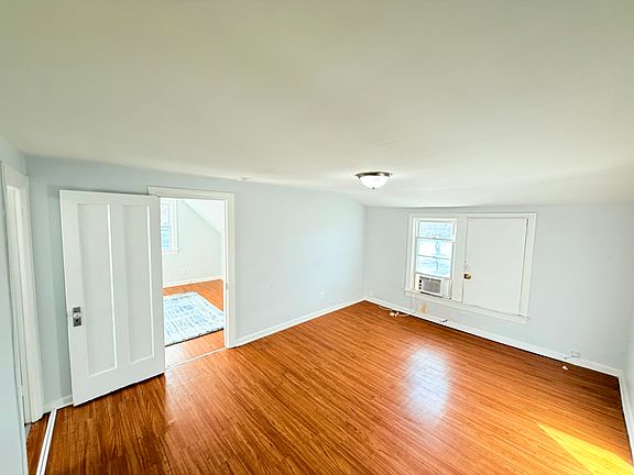 3rd image of 15711 Grovewood Ave #3