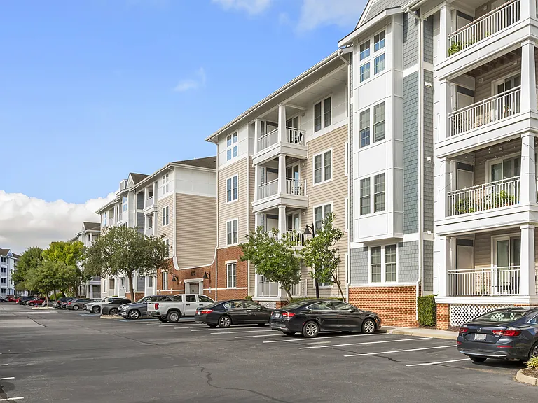 River House Apartments — Photo 29