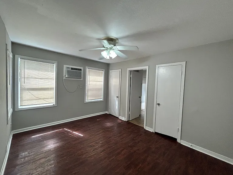 1419 Hyde Park — Photo 32