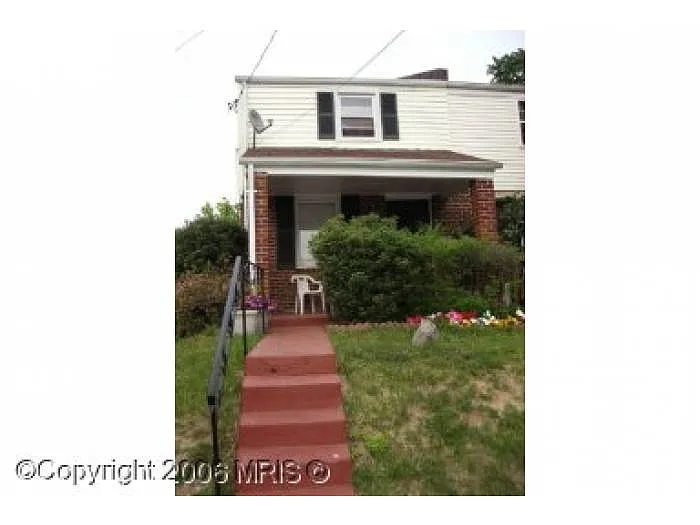 853 52nd St NE photo 1