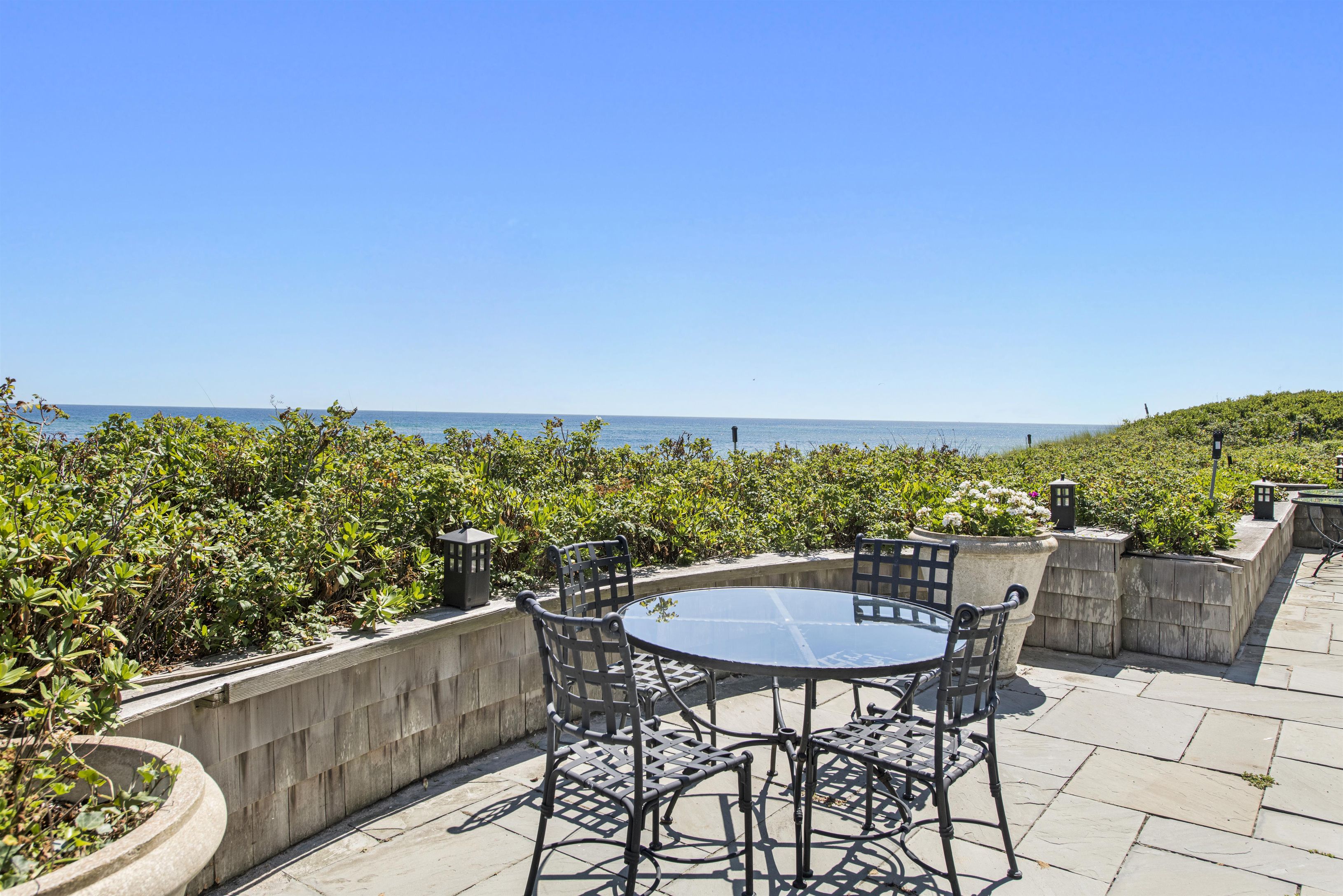 376 Gin Ln, Southampton, NY 11968 Out East