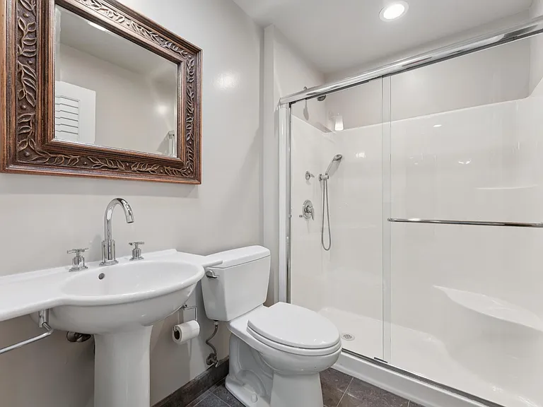 61 Bradley Ave — Photo 24
