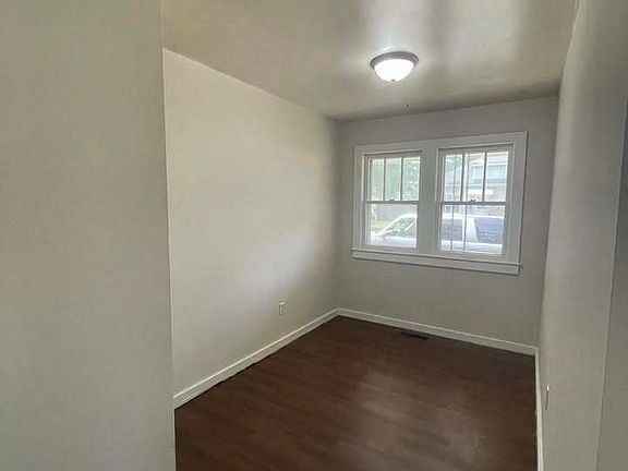 3rd image of 908 Walnut St