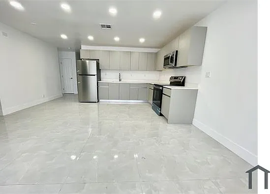 3 bed, 1215 sqft, $2,800 — Photo 2