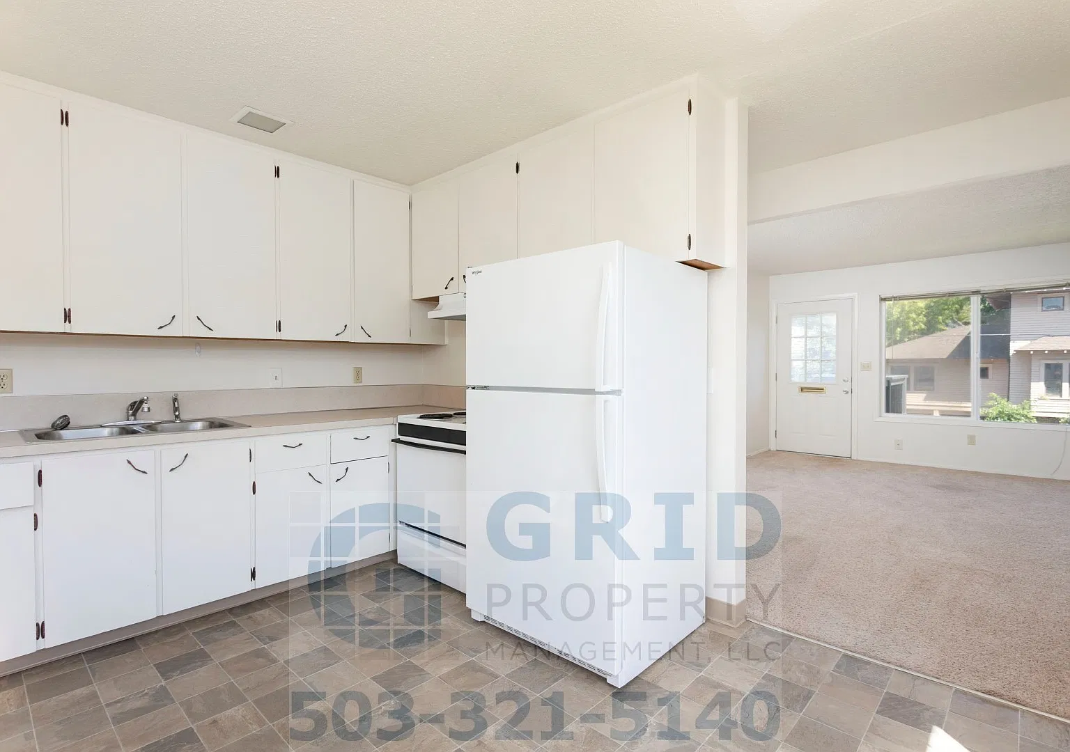 Spacious 2 Bedroom Apartment Available in Buckman Neighborhood! — Photo 1