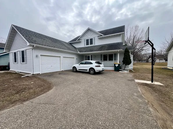 611 Bellvue Ln, Brooklyn Center, MN 55430