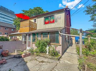 18 1/2 Bellevue Ave, Toronto, ON M5T2N4