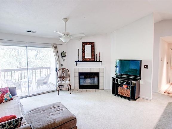 4th image of 1510 Lake Pointe Way #151011