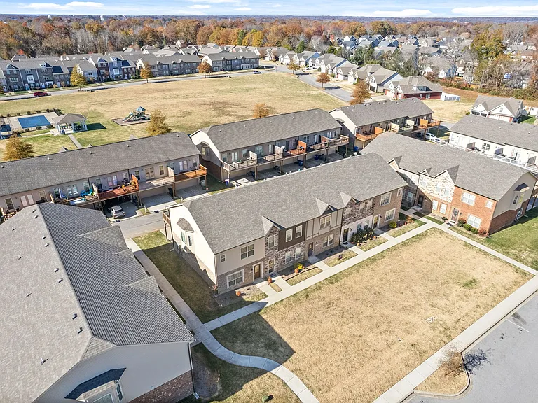 172 Dundee Dr — Photo 37