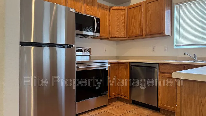 2 bed, 2.5 bath, 1500 sqft, $1,795 — Photo 4