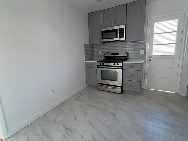 160 E Kinney St #1 — Photo 6