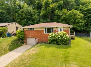 3190 Mayflower Dr, Pittsburgh, PA 15227