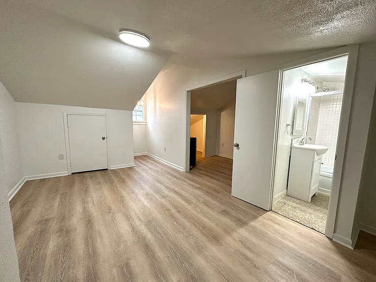 Garden District Studio Apartment, All Utilities Included! — Photo 7