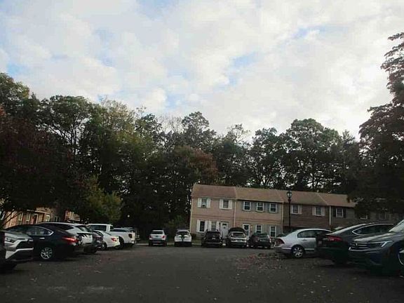 Exterior Neighborhood (street photo)