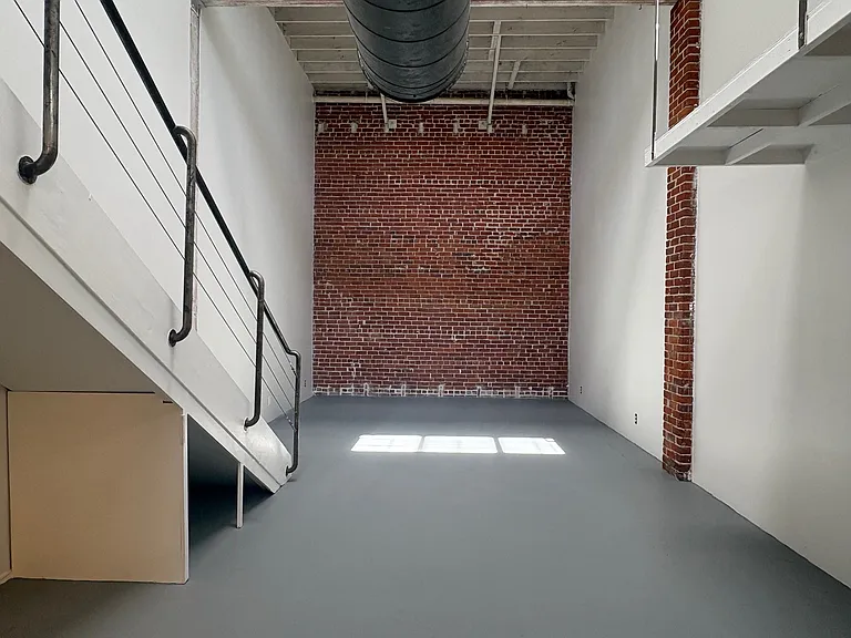 Daisy Studios/Lofts — Photo 29