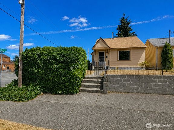 2nd image of 1120 Lincoln Avenue