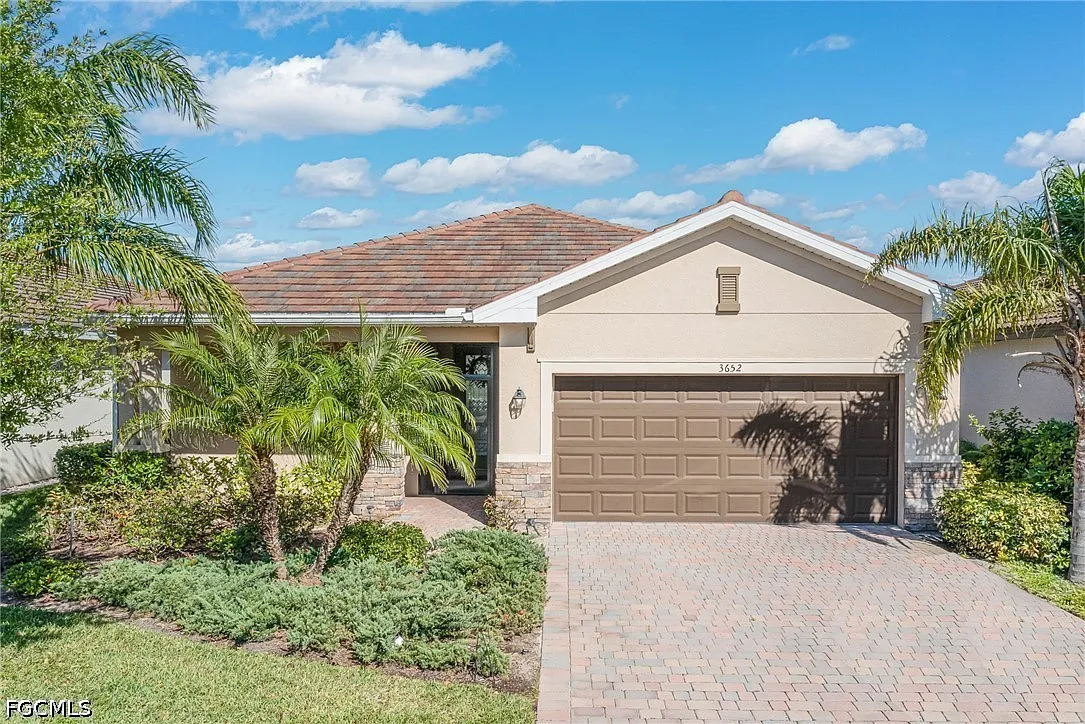 3 bed, 3.0 bath, 1852 sqft, $2,300 — Photo 1