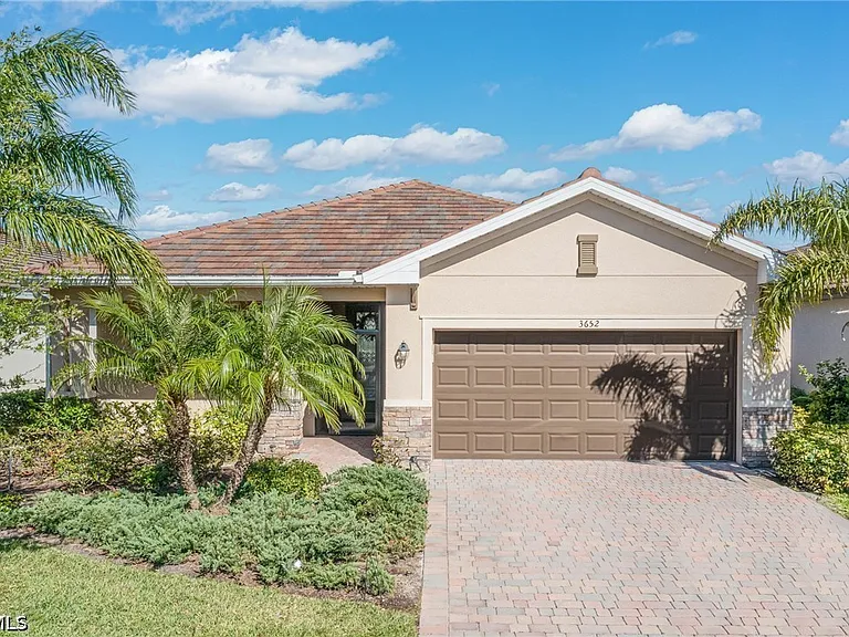3652 E Hampton Cir — Photo 1