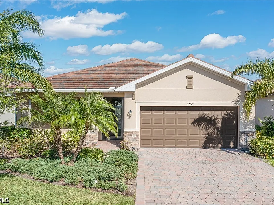 3652 E Hampton Cir