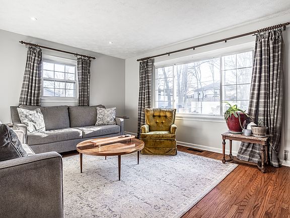 5th image of 1043 Berry Rd