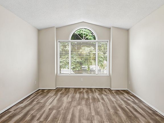 5th image of 219 Buchanan Close NW