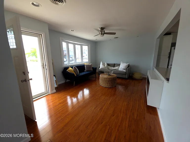 129 E Raritan Dr — Photo 7