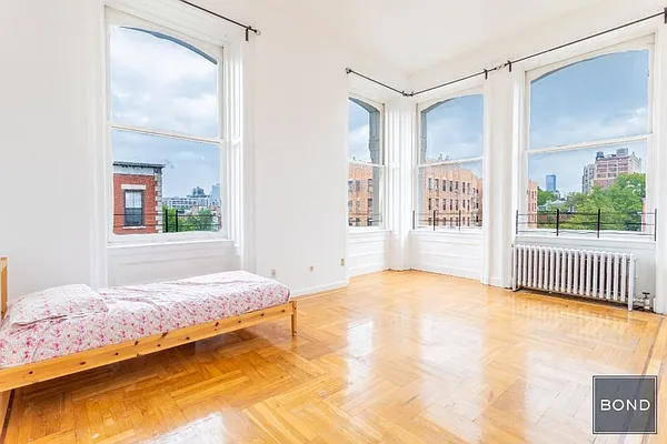 Rented by Bond New York | media 8