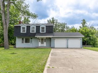 18224 Brentwood St, Livonia, MI 48152