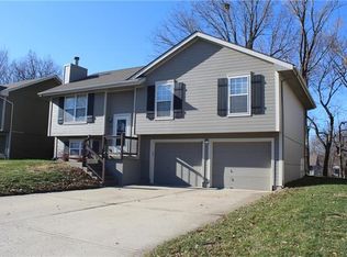 1608 N Concord Ct, Independence, MO 64058