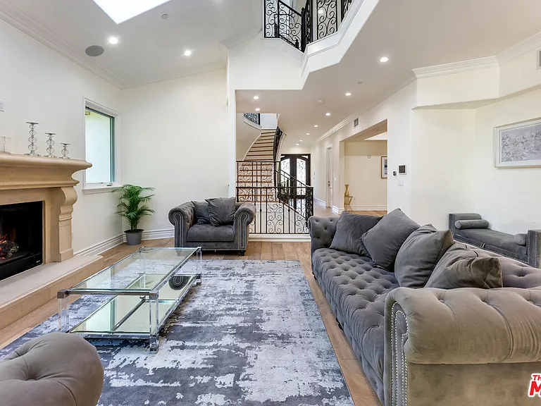 391 S Saltair Ave — Photo 7