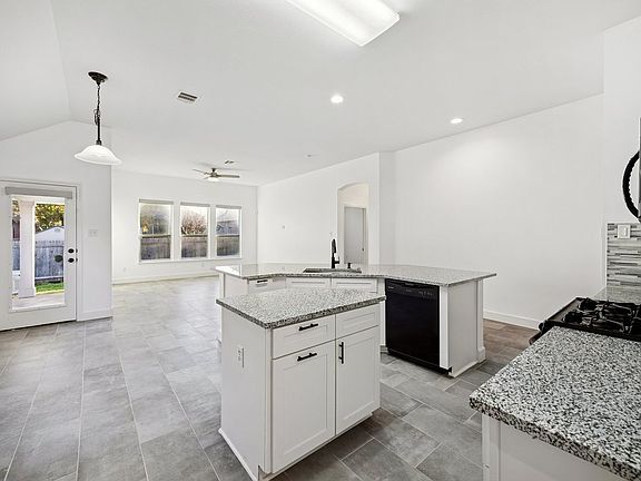 5th image of 2995 Overland St