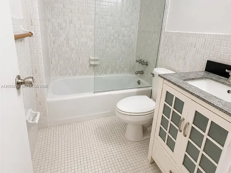 500 E Country Club Cir #7 — Photo 7