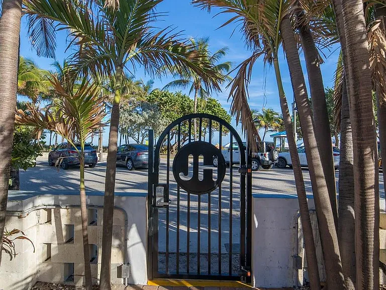305 N Pompano Beach Blvd #1403 — Photo 40