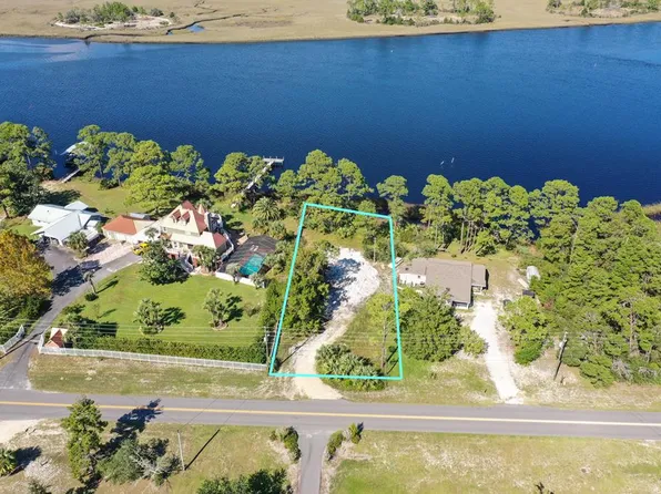 183 River Rd, Carrabelle, FL 32322