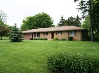 18150 Highland Ave, Deephaven, MN 55391