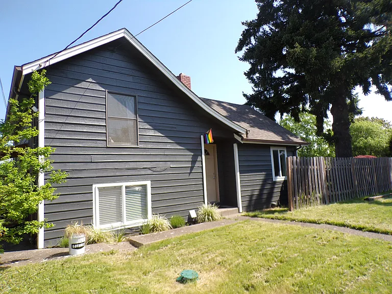 2305 NW Fillmore Ave — Photo 10