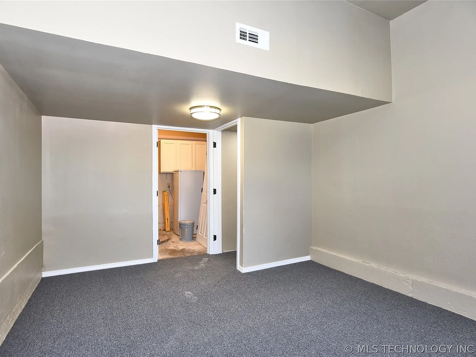 4 bed, 1.0 bath, 984 sqft, $1,500 — Photo 3