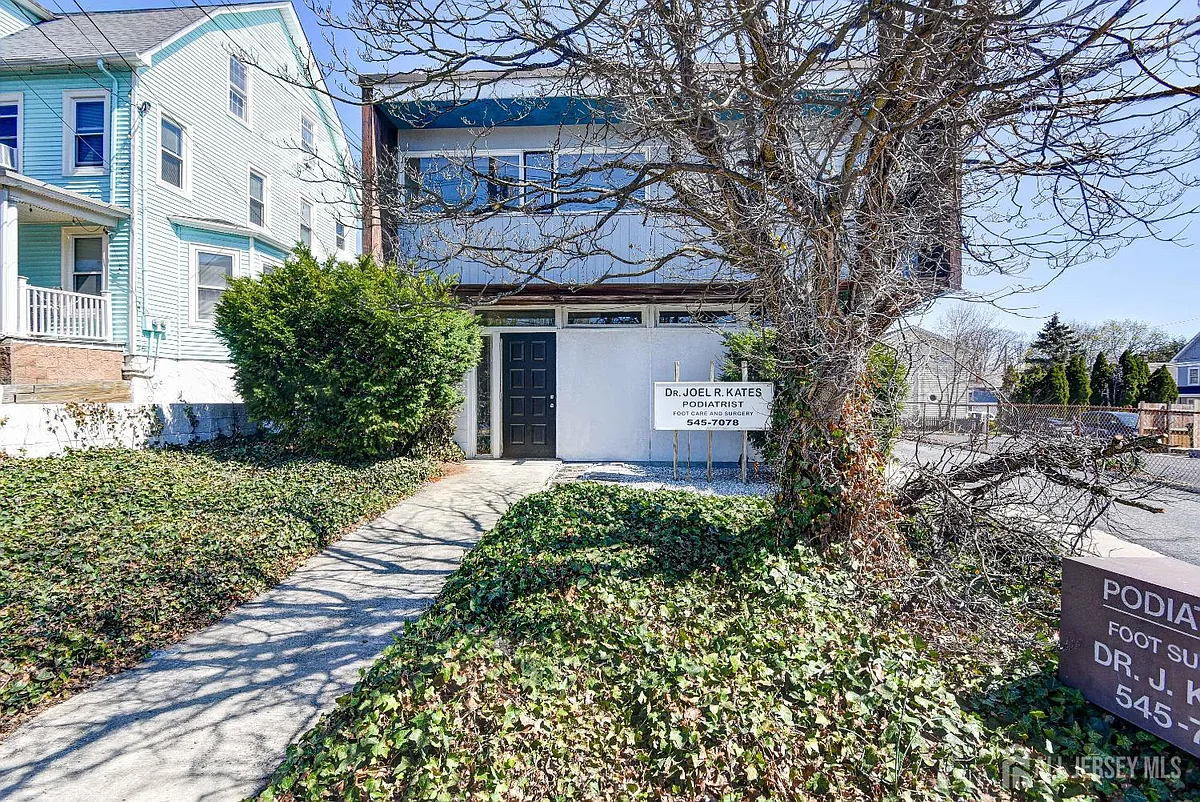 Building Photo - 167 N Main St #169