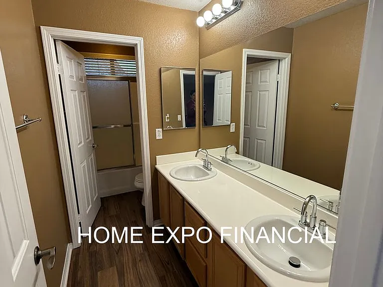 1456 Moonlight Dr — Photo 17