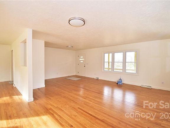 4th image of 3235 Debbie Dr