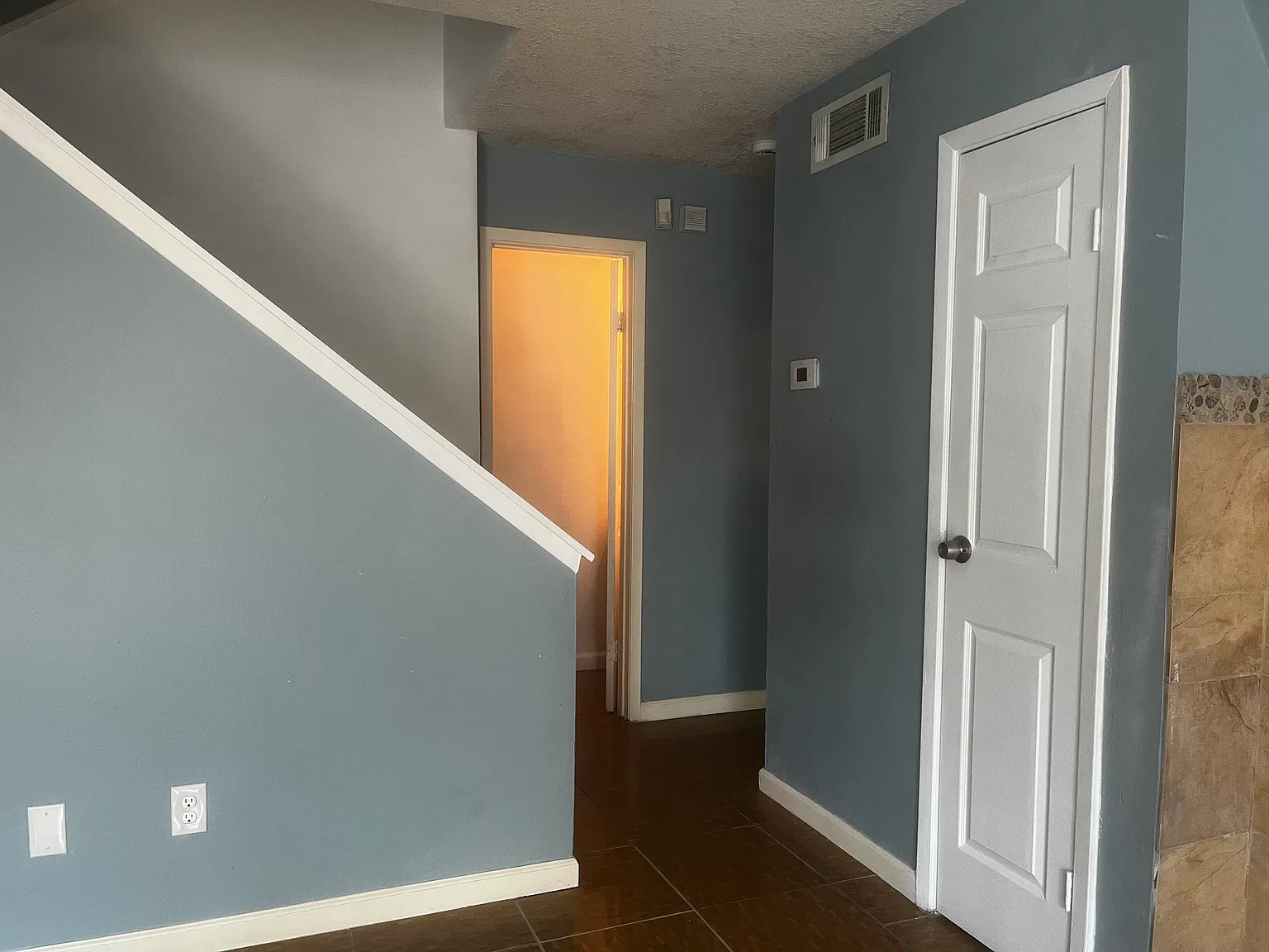 2 bed, 2.5 bath, 1100 sqft, $1,550 — Photo 4